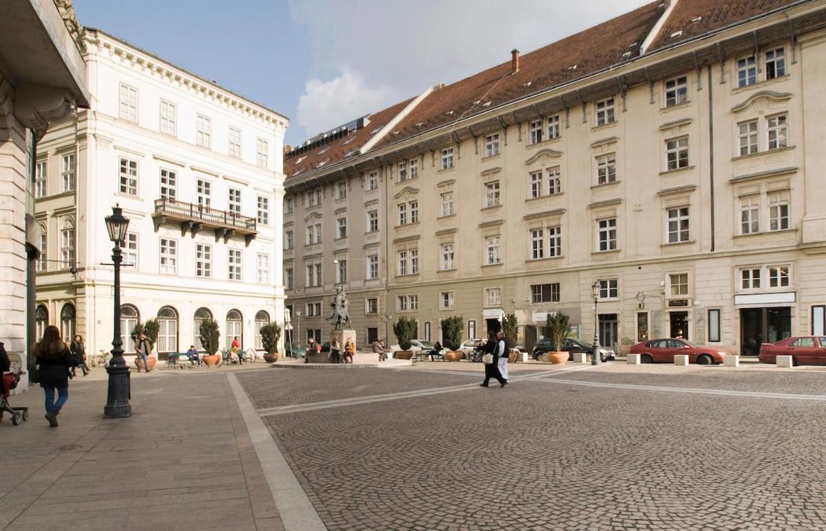 Lovely In The Heart Of Downtown Apartament