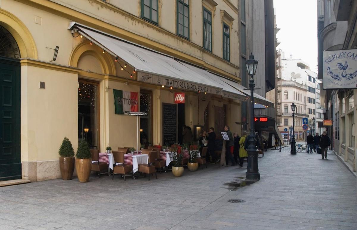 Lovely In The Heart Of Downtown Apartament Budapesta