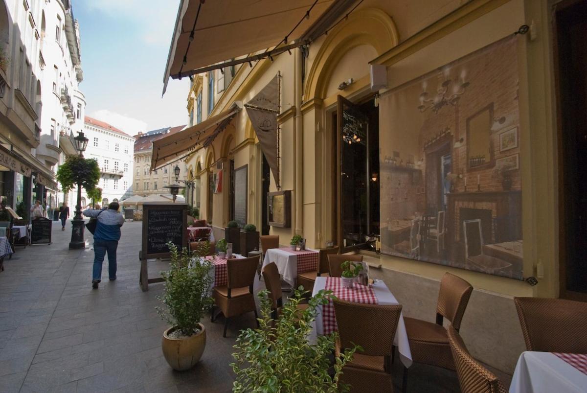 Lovely In The Heart Of Downtown Budapeszt